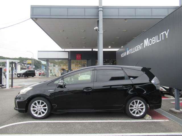 Toyota Prius α 4