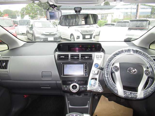 Toyota Prius α 8