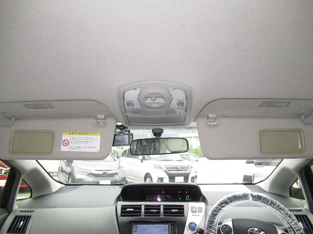 Toyota Prius α 9