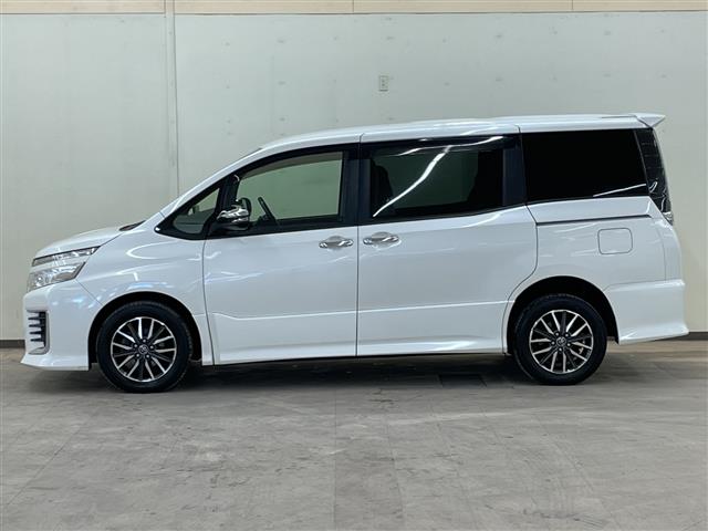 Toyota Voxy 11