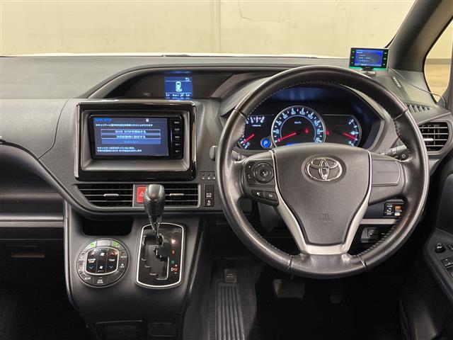 Toyota Voxy 7