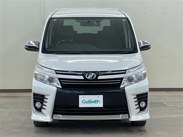 Toyota Voxy 8