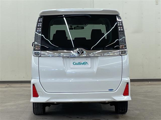 Toyota Voxy 9