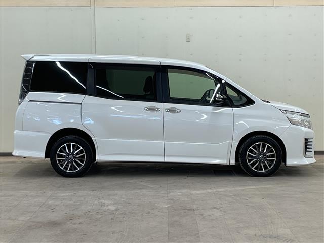 Toyota Voxy 10
