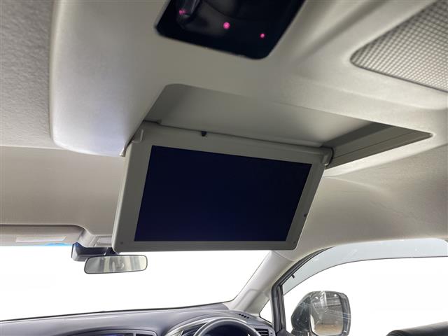 Nissan Elgrand 8