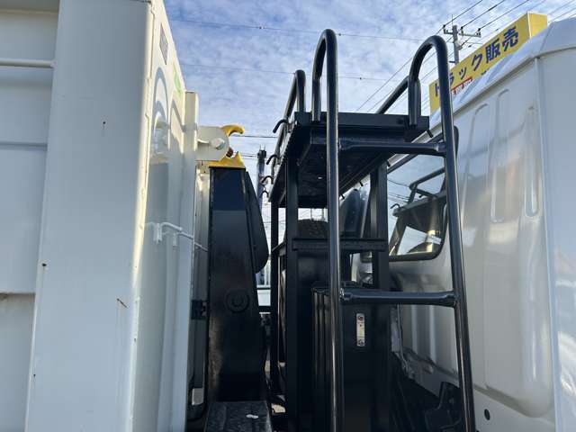 Isuzu Forward 12