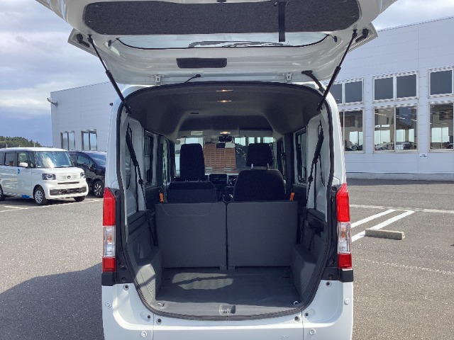 Honda N-VAN 8