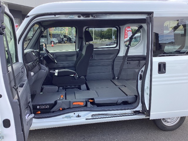 Honda N-VAN 9