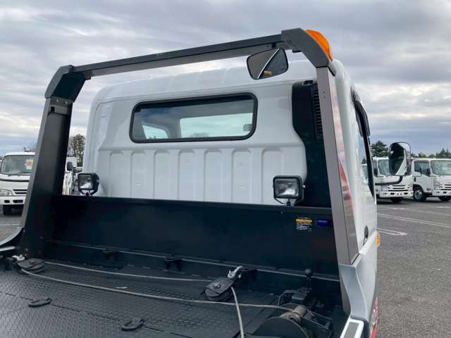 Mitsubishi Fuso Canter 9