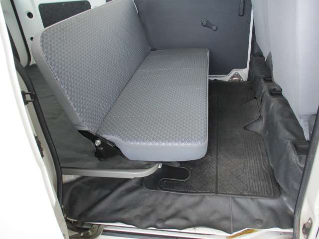 Daihatsu Hijet Cargo 11