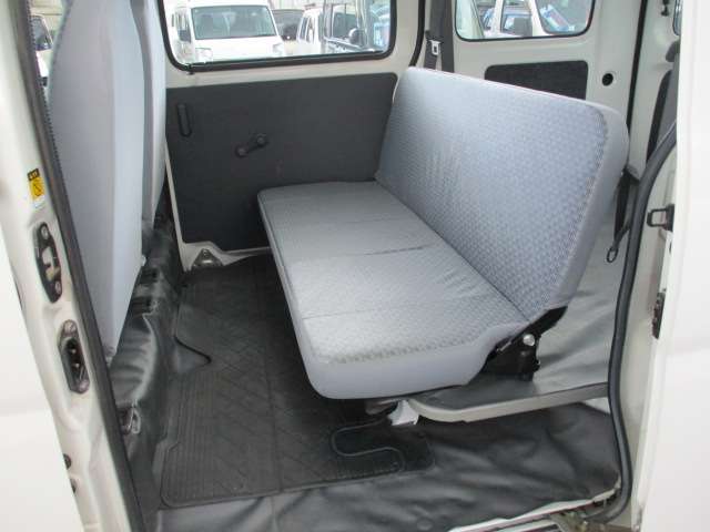 Daihatsu Hijet Cargo 12