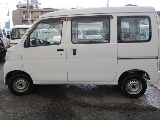 Daihatsu Hijet Cargo 4