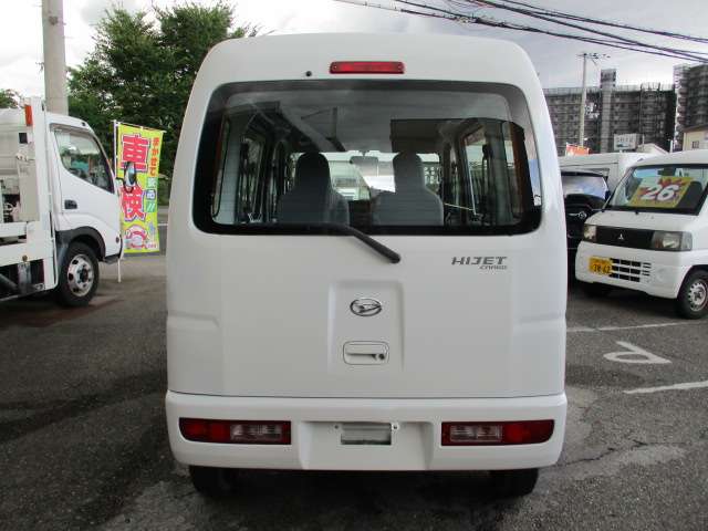 Daihatsu Hijet Cargo 6