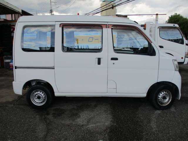 Daihatsu Hijet Cargo 8