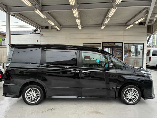 Toyota Voxy 10
