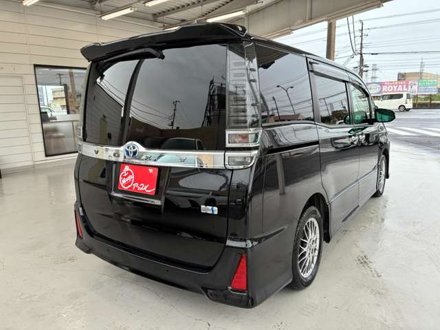Toyota Voxy 11