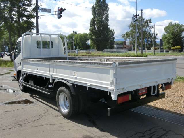 Hino Dutro 4