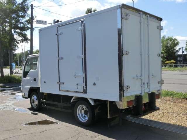 Isuzu Elf 4
