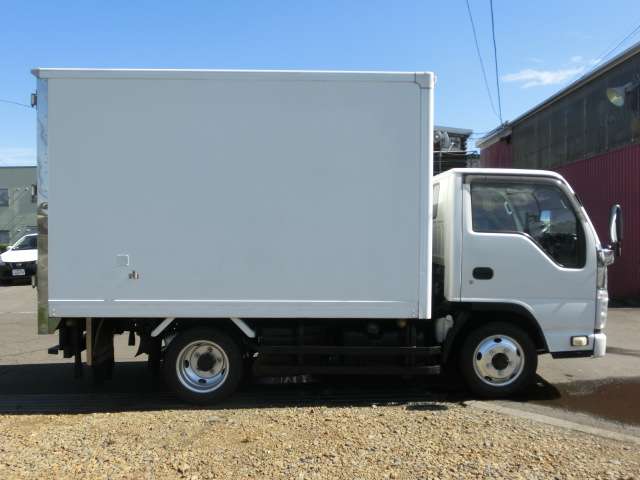Isuzu Elf 7