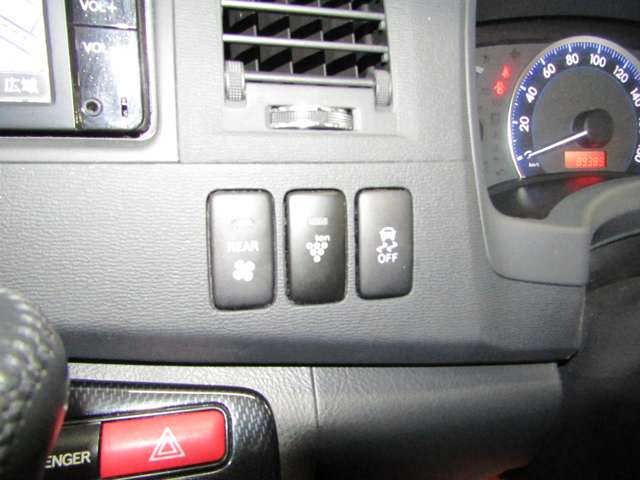 Toyota Isis 10