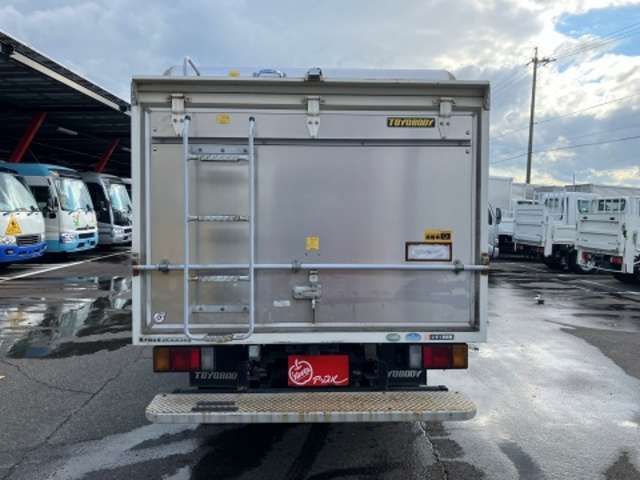 Isuzu Elf 7