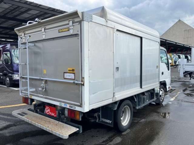 Isuzu Elf 8