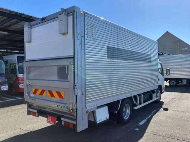 Hino Dutro Hybrid 8