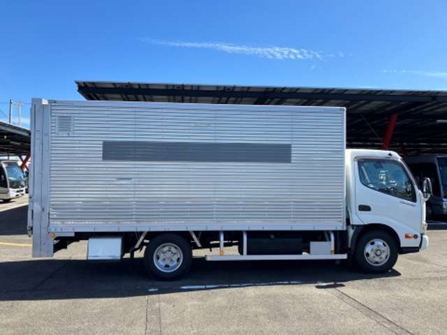 Hino Dutro Hybrid 9
