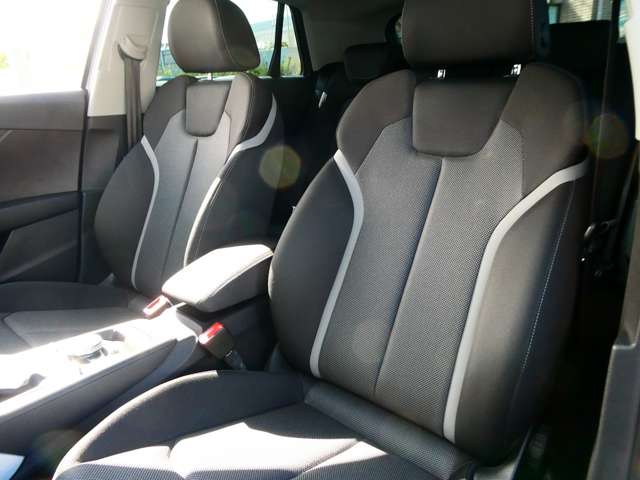 Audi Q2 12