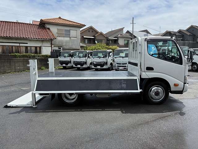 Hino Dutro 12