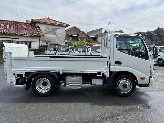 Hino Dutro 5