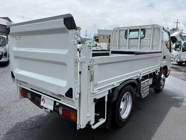 Hino Dutro 8