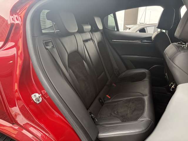 Alfa Romeo Stelvio 7