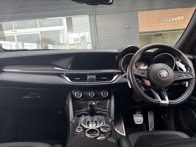 Alfa Romeo Stelvio 9