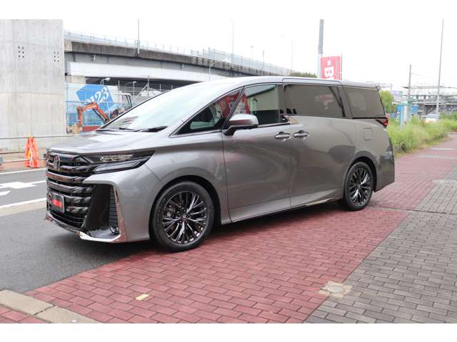 Toyota Vellfire 2