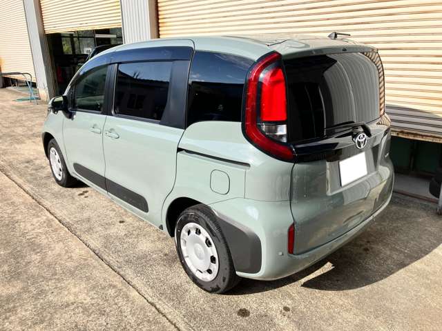 Toyota Sienta 8