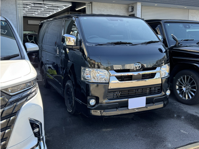 Toyota Hiace Van 4