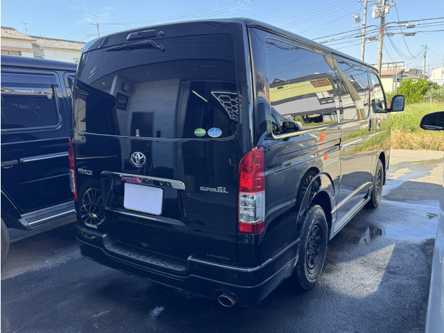 Toyota Hiace Van 5