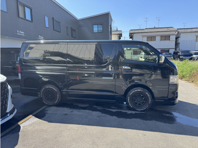 Toyota Hiace Van 7