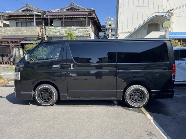 Toyota Hiace Van 8