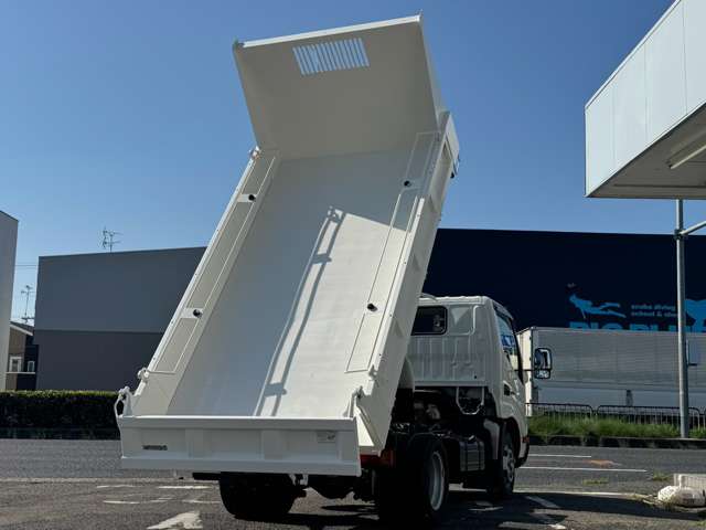 Hino Dutro 3