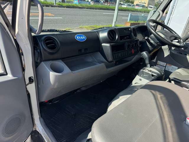 Hino Dutro 6