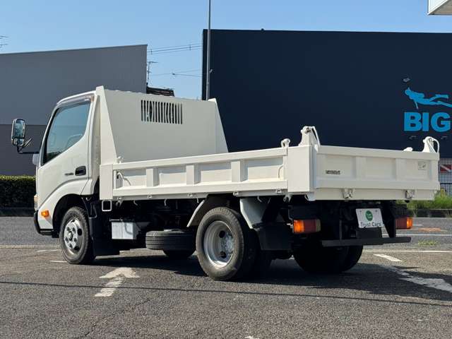 Hino Dutro 7