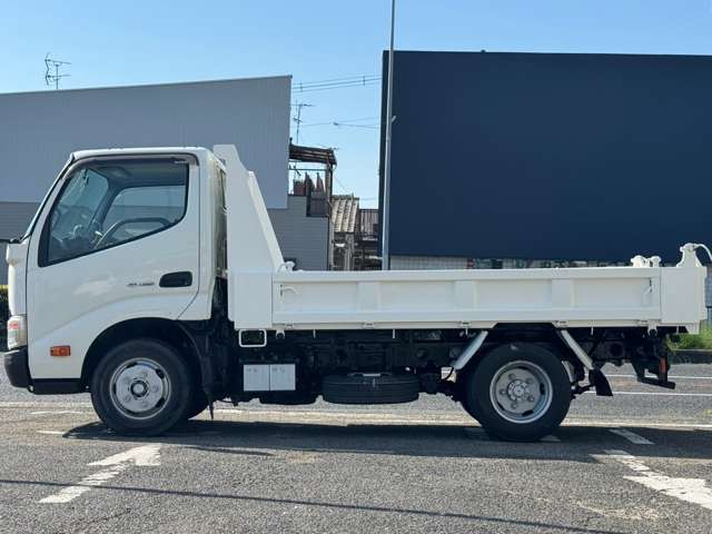 Hino Dutro 8