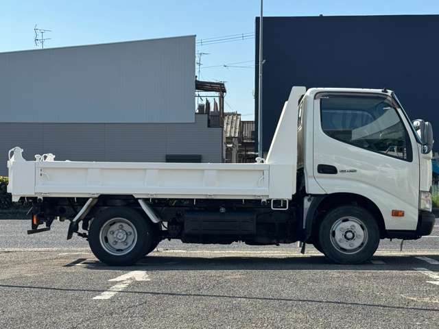 Hino Dutro 9