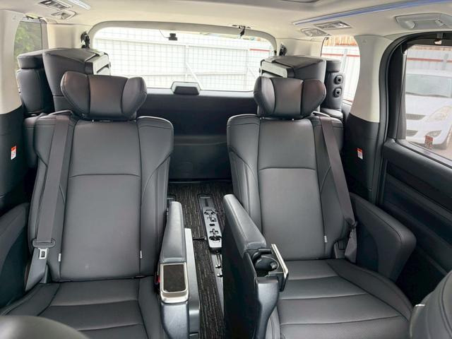 Toyota Alphard 12