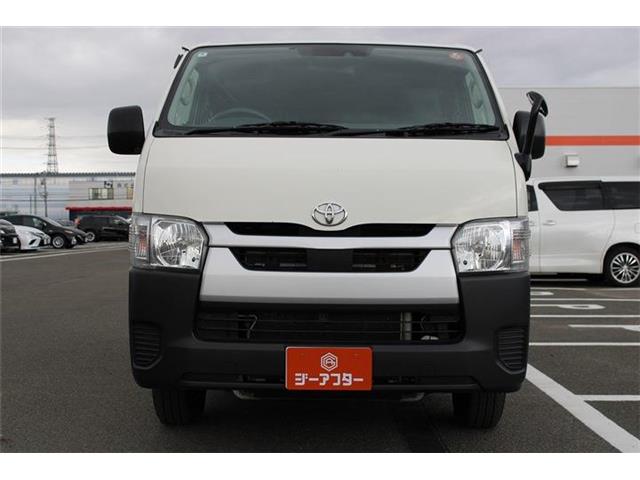 Toyota Hiace Van 8