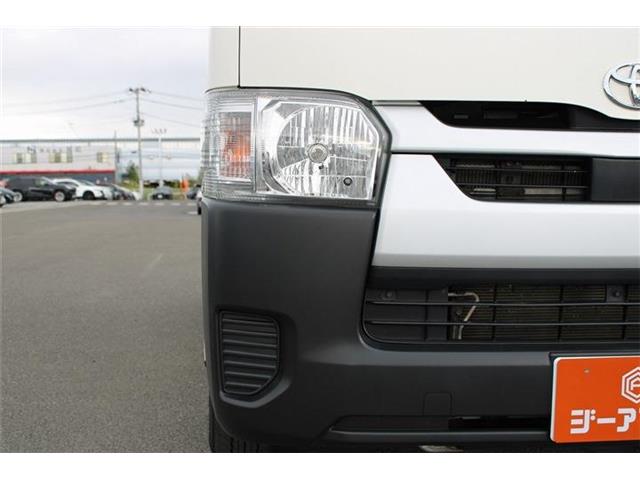 Toyota Hiace Van 9