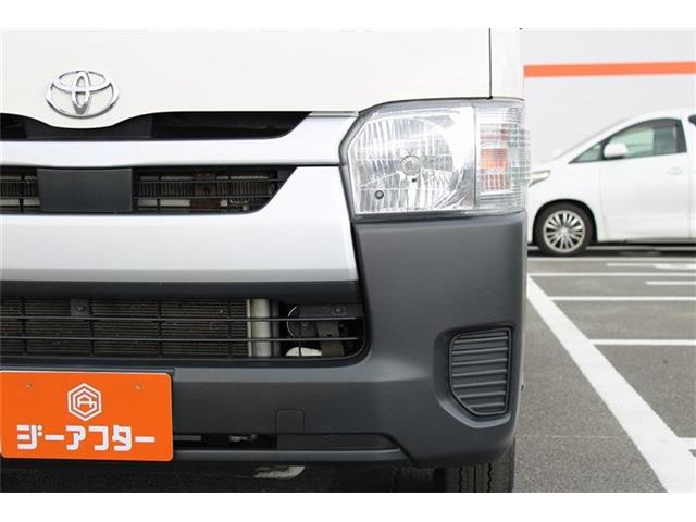 Toyota Hiace Van 11