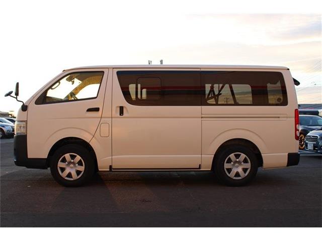 Toyota Hiace Van 11